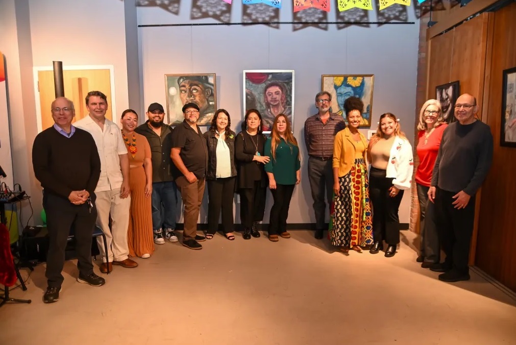 Westbury Arts celebra la Herencia Hispana con hermosa exhibición