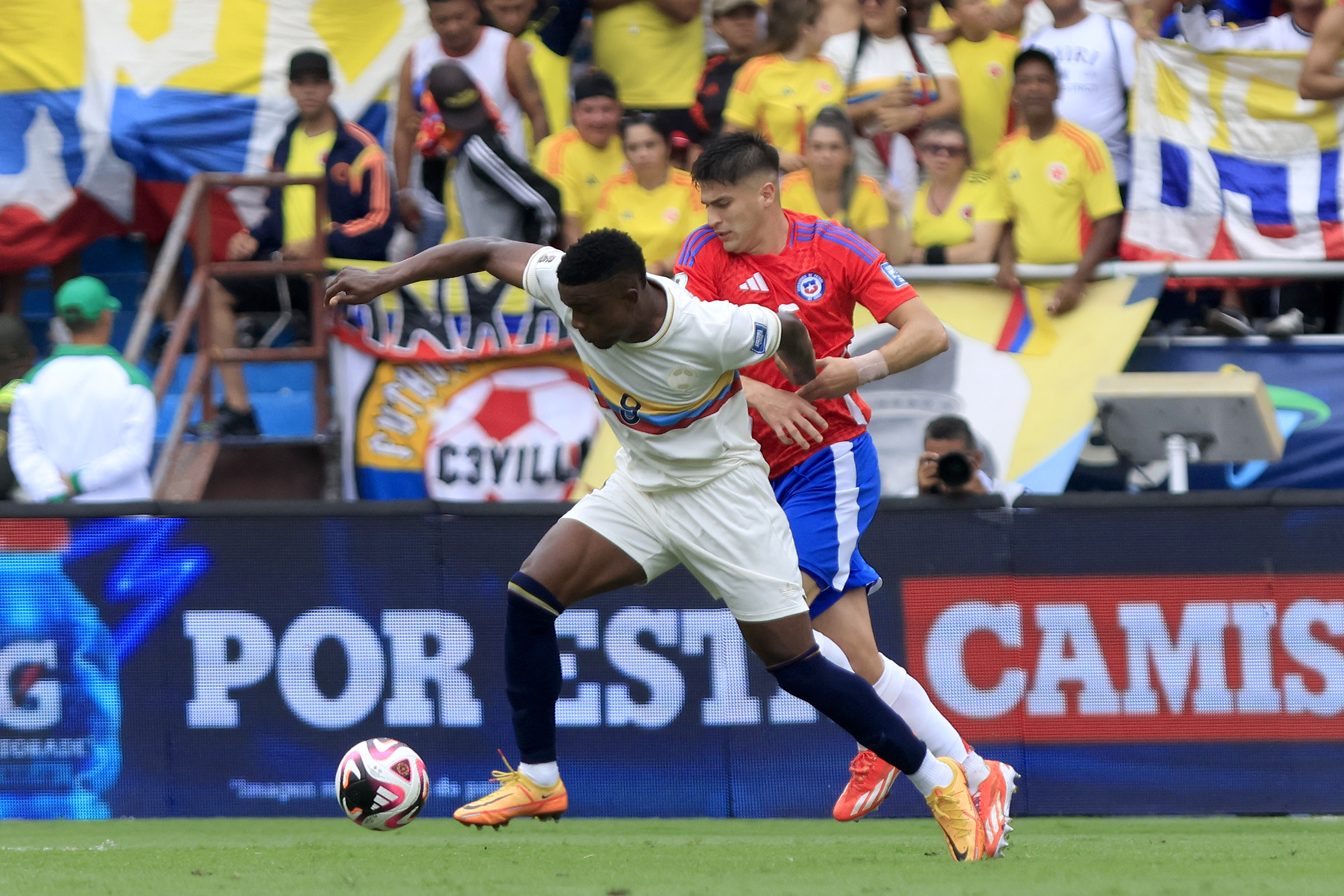 Colombia aplasta a Chile y es sublíder en Eliminatorias