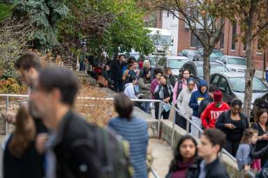 Puertorriqueños van a las urnas en EEUU y votan por Kamala Harris