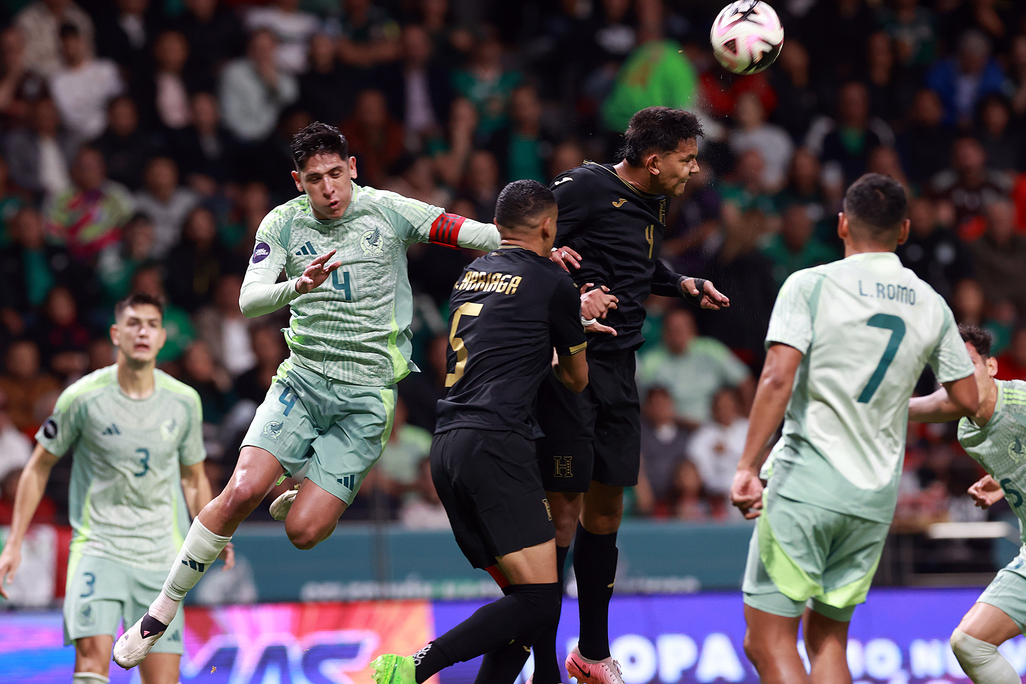 México golea 4-0 a Honduras y pasa al 'final four' de Liga de Naciones