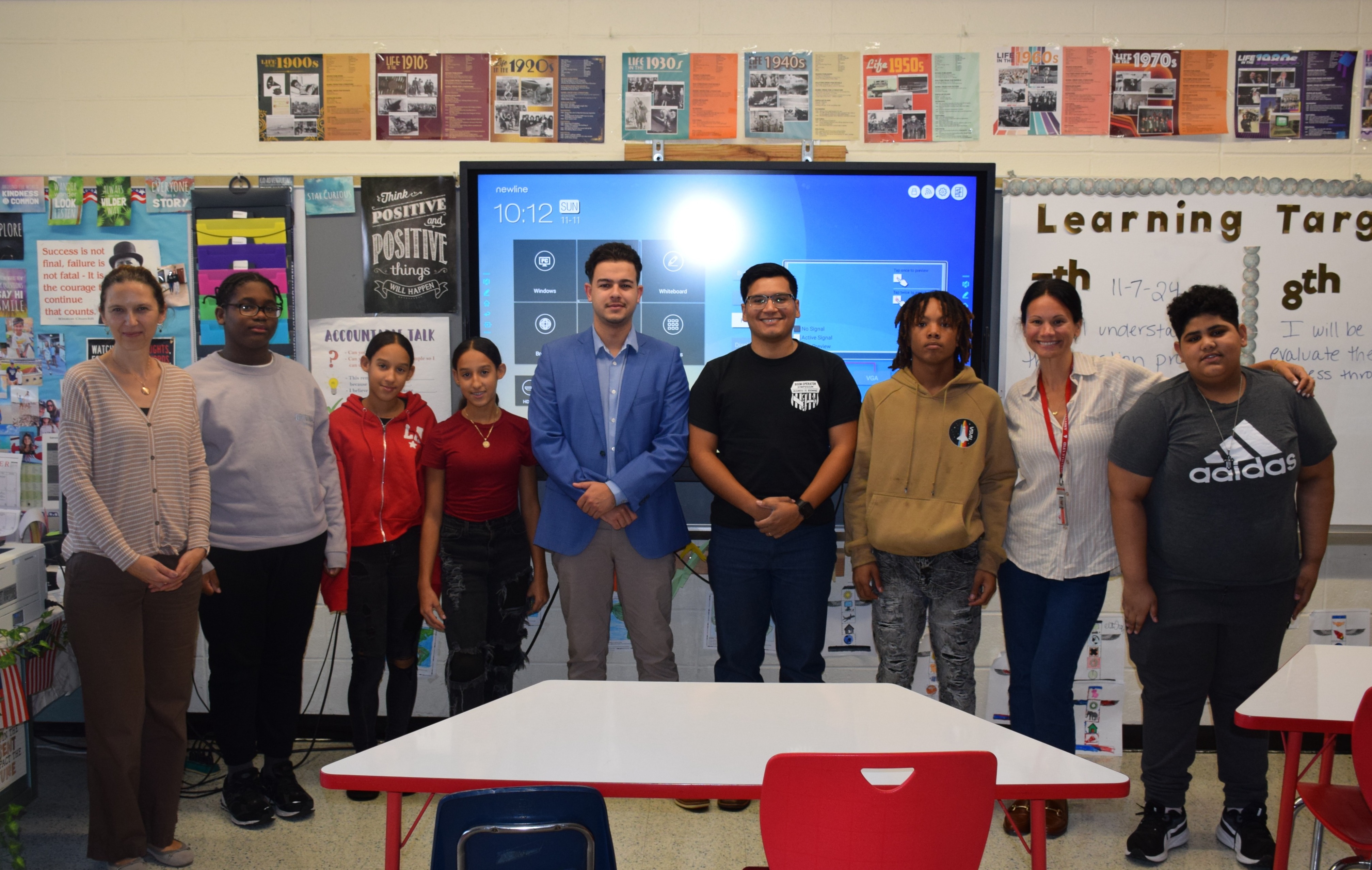 Estudiantes de Amityville conmemoran Veterans Day