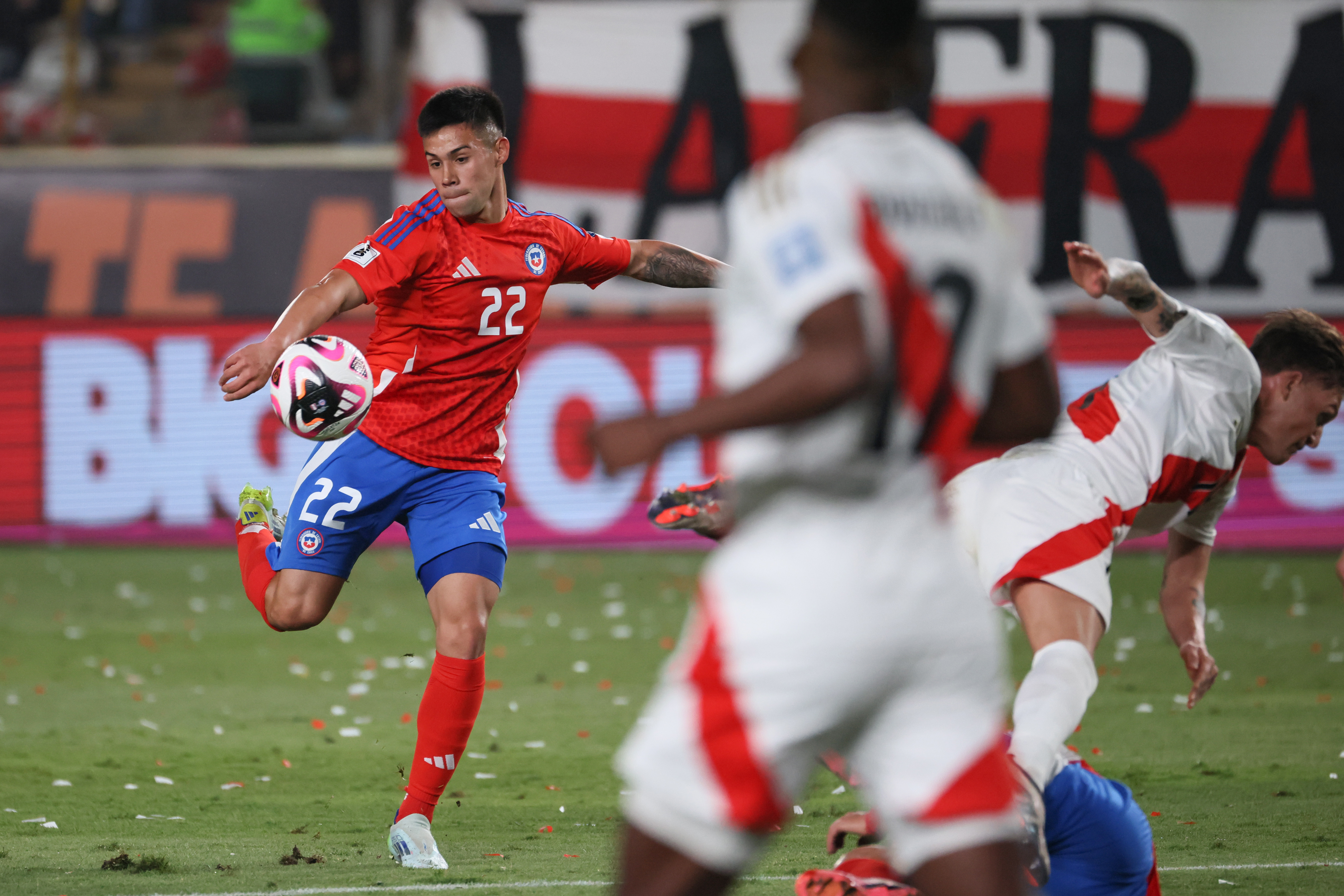 Perú y Chile empatan sin goles ratificando porqué están casi eliminados