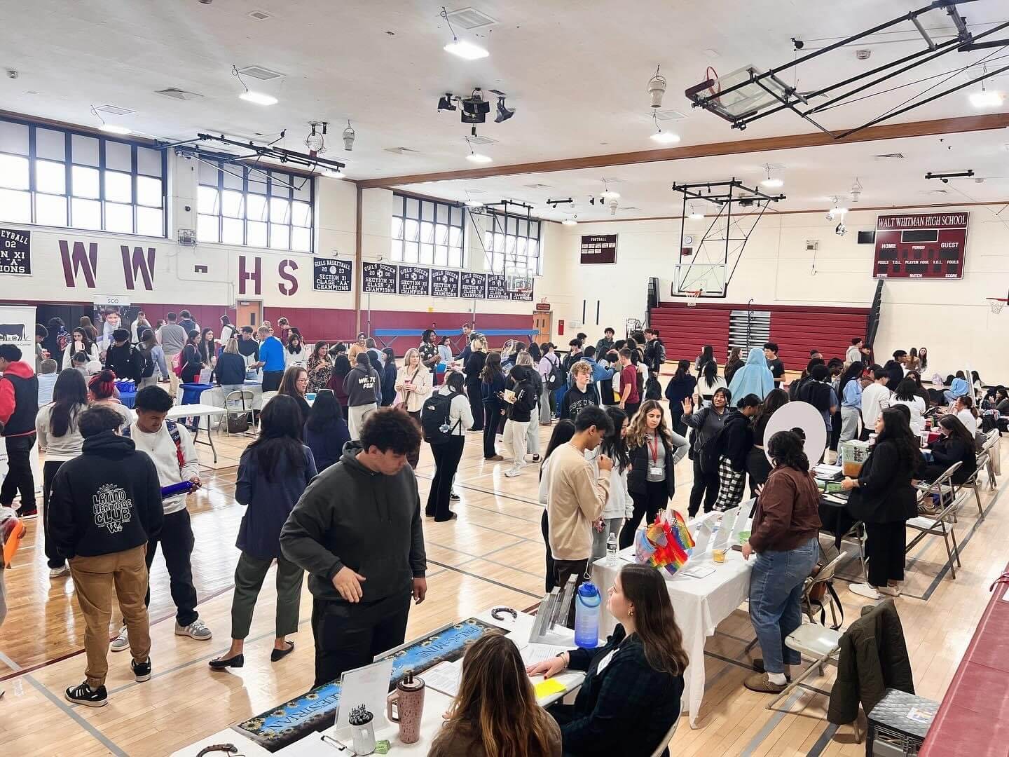 Feria de oportunidades de voluntariado en Suffolk conecta a estudiantes con organizaciones locales