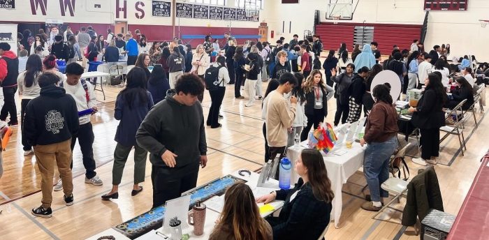 Feria de oportunidades de voluntariado en Suffolk conecta a estudiantes con organizaciones locales