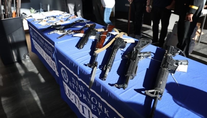 Fiscal General James anuncia que se entregaron 111 armas en evento 'Gun Buyback' en Suffolk