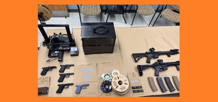 Hispano arrestado en Brentwood por fabricación de varias armas