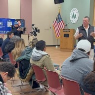 Legislador Gonzalez organiza clínica de inmigración en Brentwood para orientar a las familias hispanas