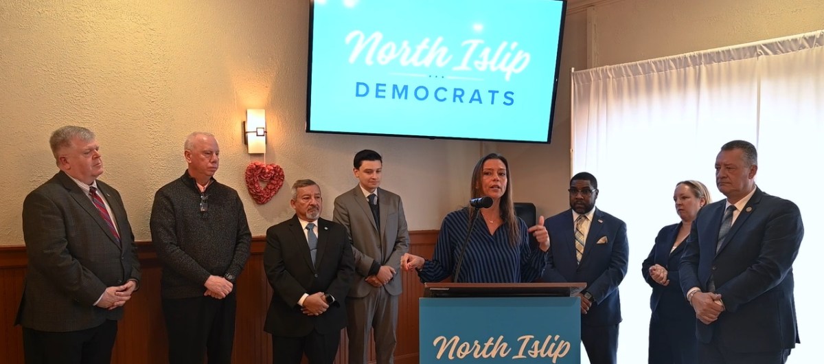 Líderes demócratas del condado de Suffolk y del Town de Islip anuncian el lanzamiento del North Islip Democratic Club