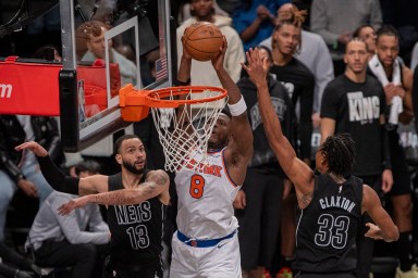 New York Knicks ganan derbi de infarto a Brooklyn Nets