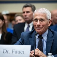 El Dr. Anthony Fauci, exdirector del Instituto Nacional de Alergias y Enfermedades Infecciosas, testifica ante el Comité Selecto de la Cámara de Representantes sobre el Coronavirus, Washington, DC, 3 de junio de 2024.