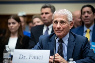 El Dr. Anthony Fauci, exdirector del Instituto Nacional de Alergias y Enfermedades Infecciosas, testifica ante el Comité Selecto de la Cámara de Representantes sobre el Coronavirus, Washington, DC, 3 de junio de 2024.