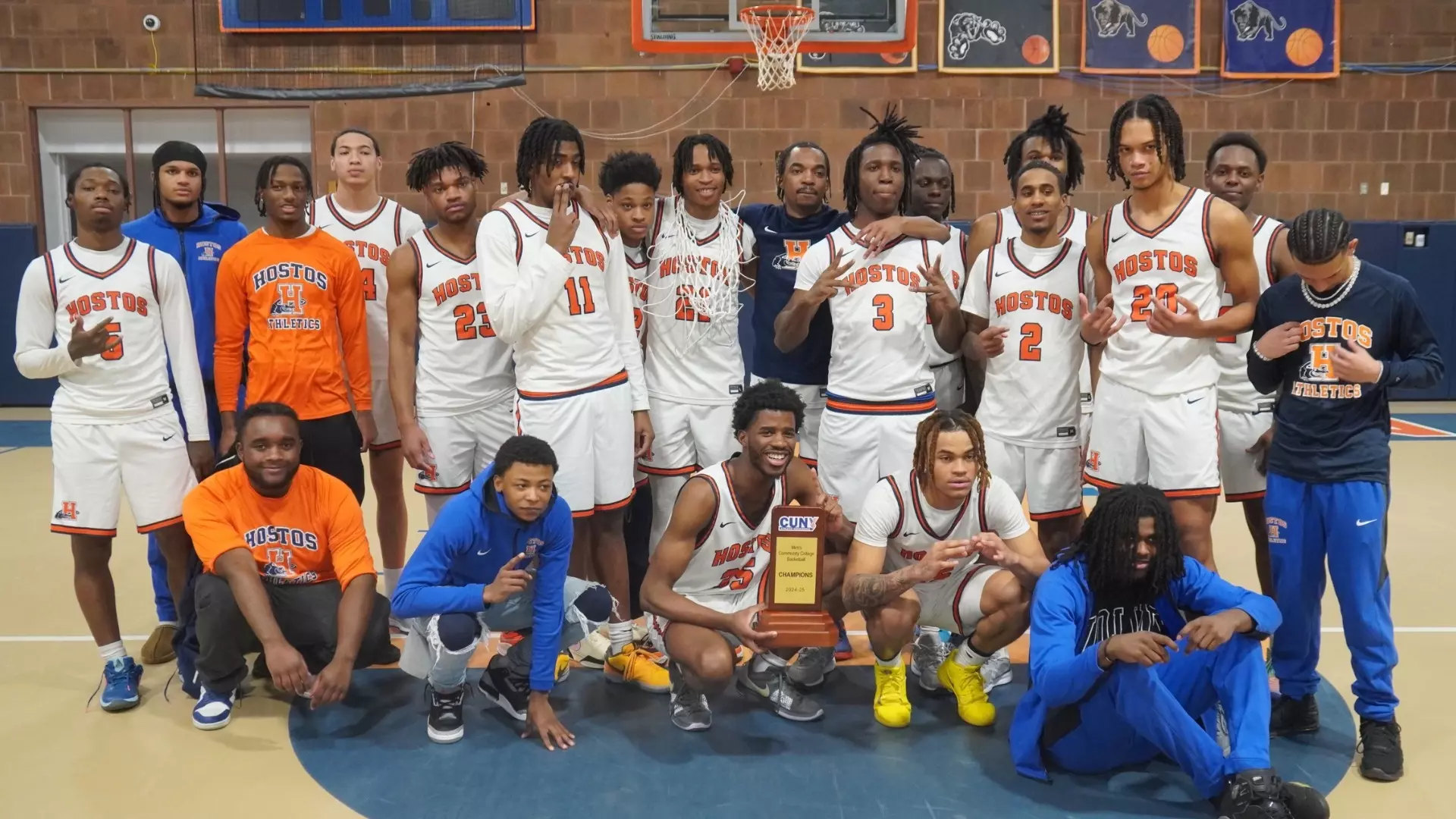 Hostos recupera la corona y conquista Campeonato de Baloncesto de CUNY